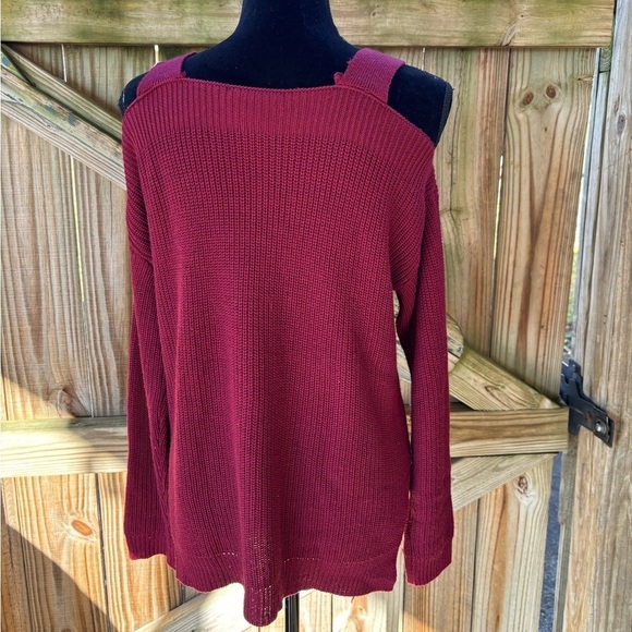 Hooked Up by IOT Burgundy Cold Relaxed Fit Shoulder Sweater Size S - Picture 3 of 4